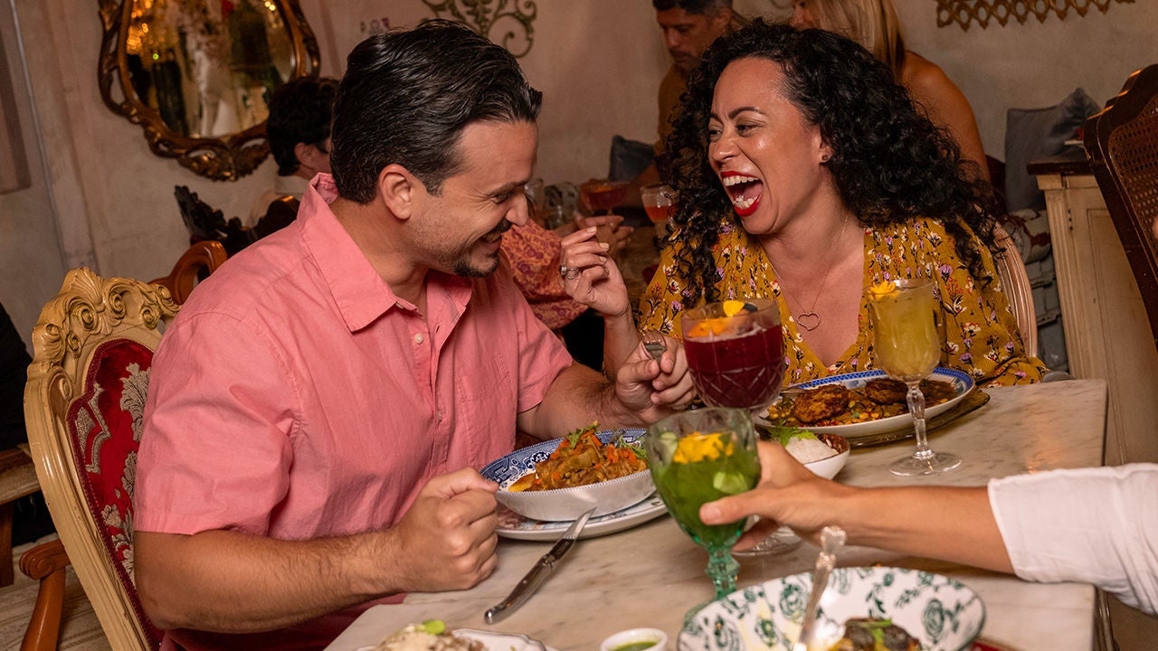 gastronomia y personas disfrutando