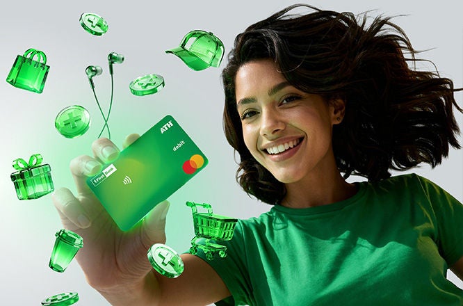 Mujer sonriendo con tarjeta de debito en mano con iconos de premios