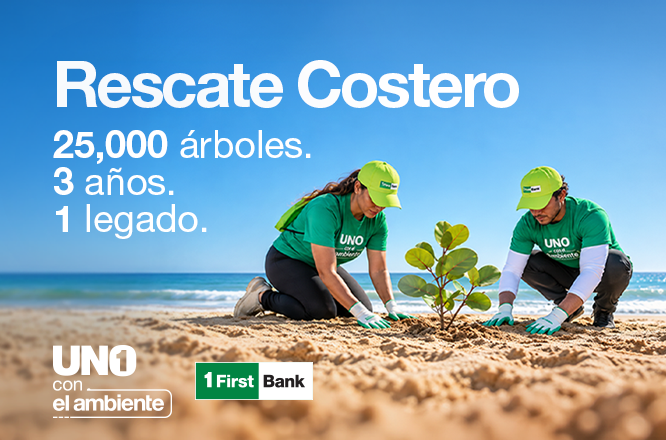 Voluntario de Rescate Costero sembrando árboles en la playa