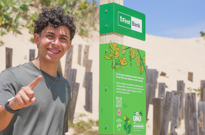 Scout Julián González impulsa la conciencia ambiental con apoyo del proyecto Rescate Costero de FirstBank 